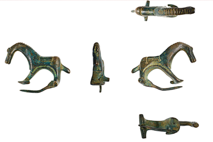 horse brooch2