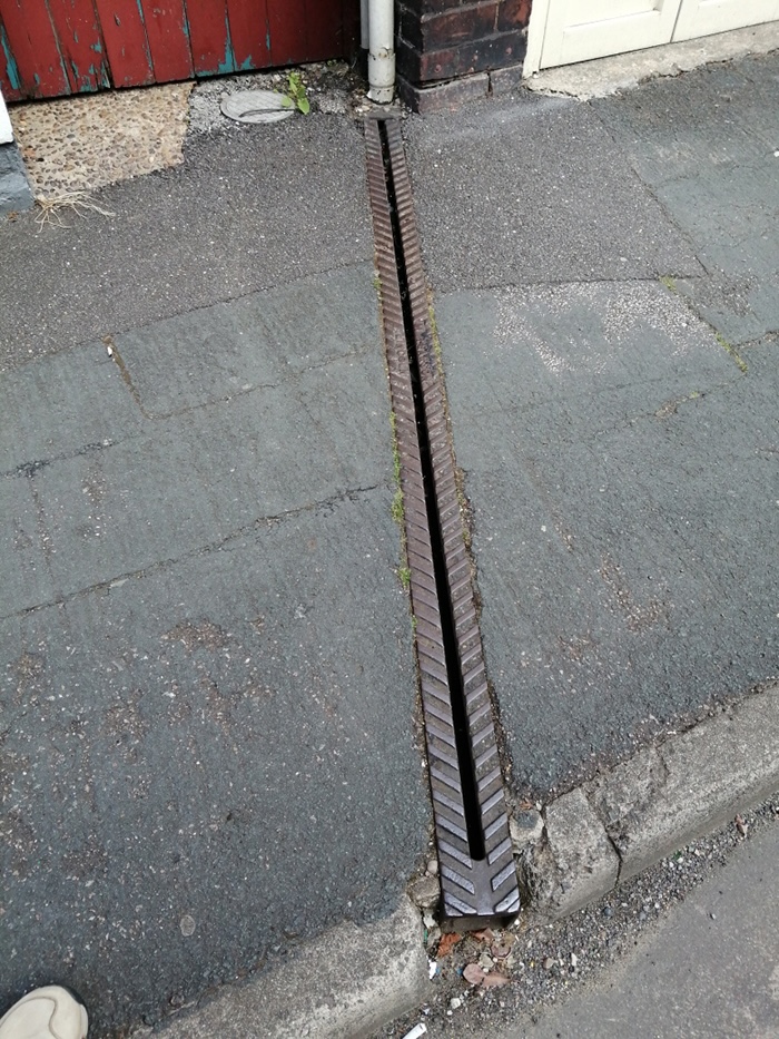 survey street furn rainwaterchannel