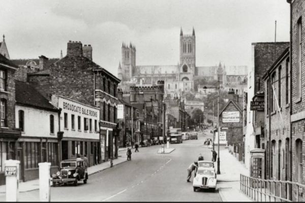 How many cars do you recognise on Lincoln’s streets?