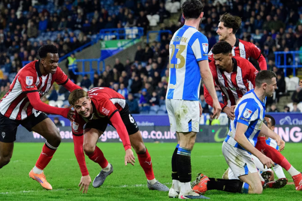 Lincoln City 2, Huddersfield Town 2