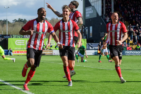Lincoln City 3, Stockport County 1