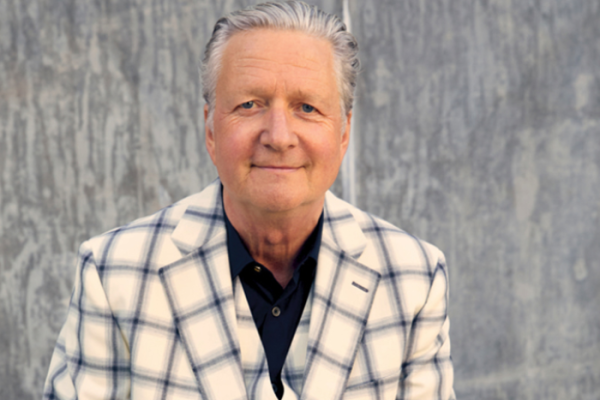 Win tickets to see Glenn Tilbrook